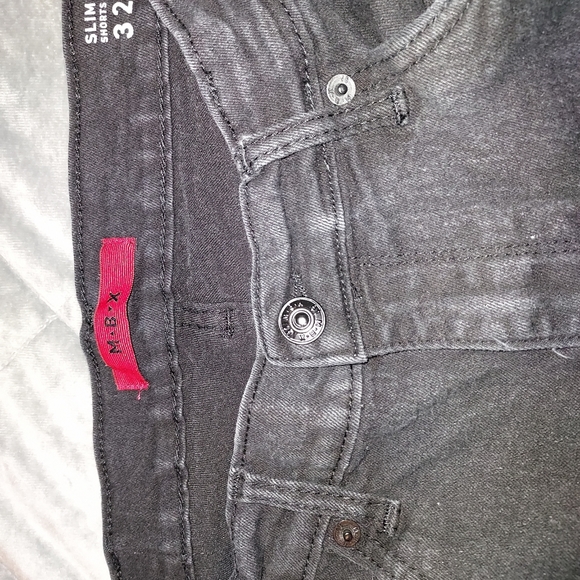 Shorts - Picture 7 of 9